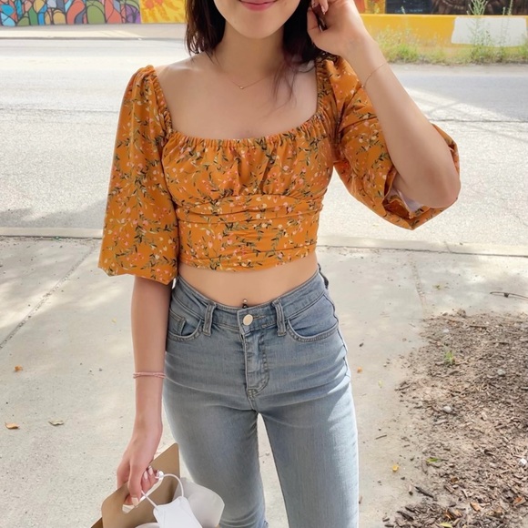 Cropped long sleeve flower top - Picture 1 of 4